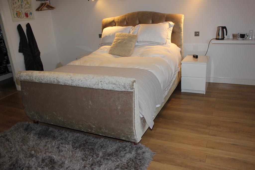 Fifty One And A Half Boutique B&B 克利夫罗 外观 照片