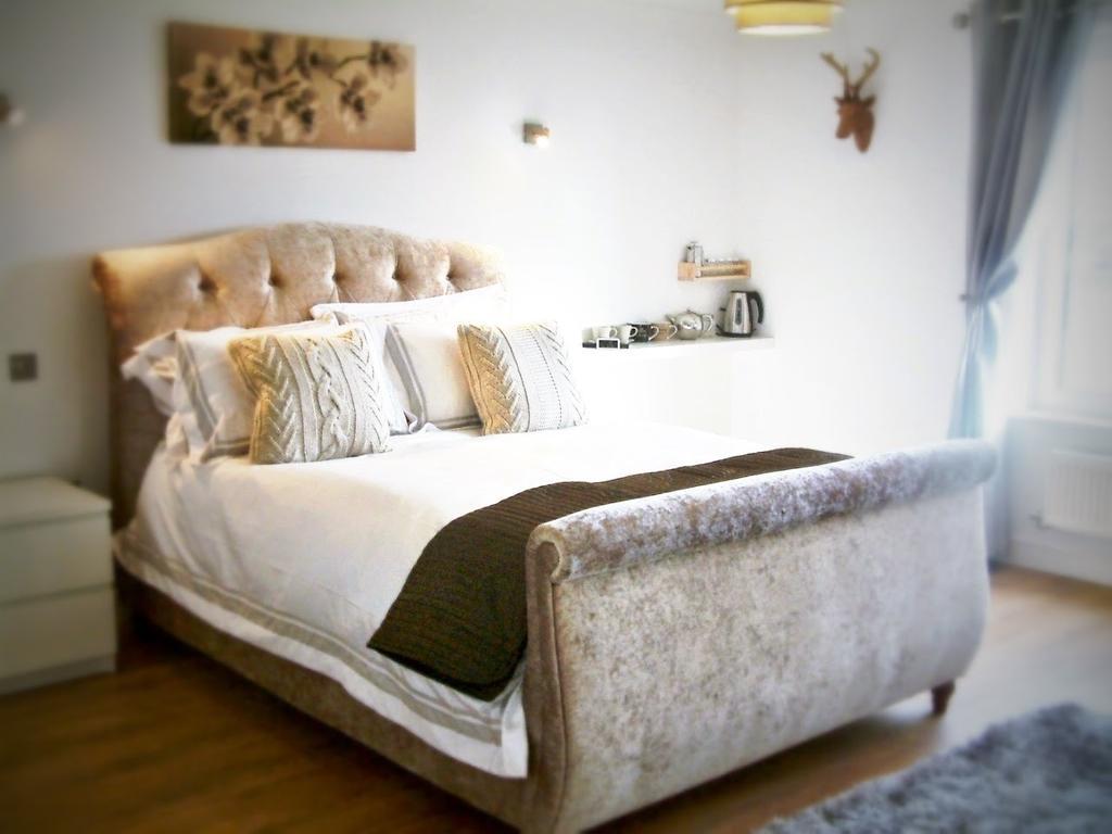 Fifty One And A Half Boutique B&B 克利夫罗 客房 照片