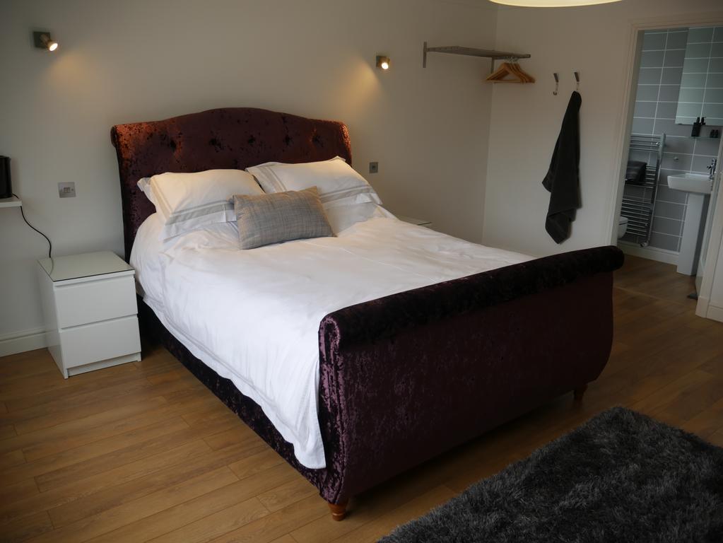Fifty One And A Half Boutique B&B 克利夫罗 外观 照片