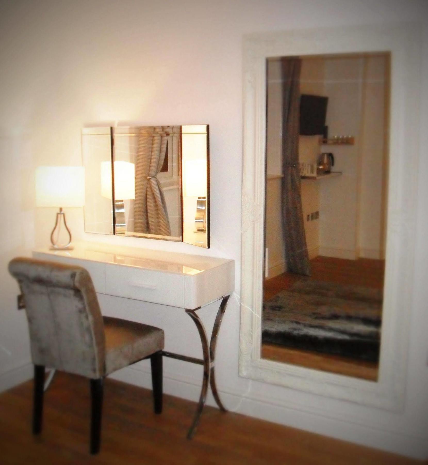 Fifty One And A Half Boutique B&B 克利夫罗 外观 照片